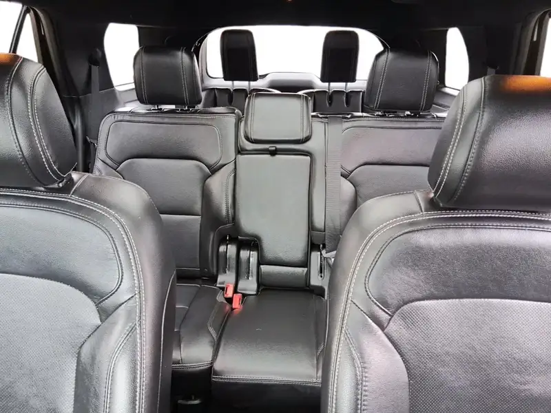 2017 Ford Explorer LIMITED, bílá, 178 001 km, dovoz Kanada — foto 10 z 12