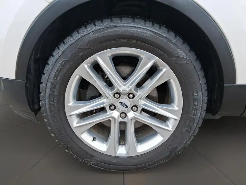 2017 Ford Explorer LIMITED, bílá, 178 001 km, dovoz Kanada — foto 7 z 12