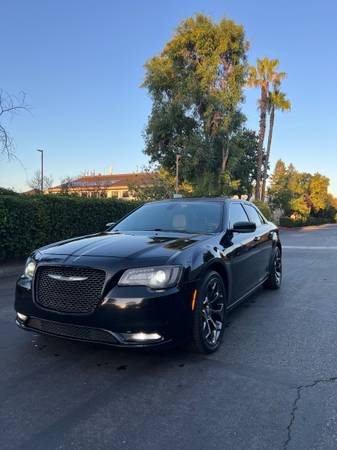 2015 Chrysler, dovoz USA — foto 2 z 12