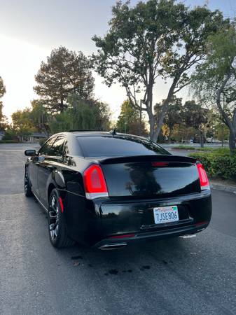 2015 Chrysler, dovoz USA — foto 4 z 12