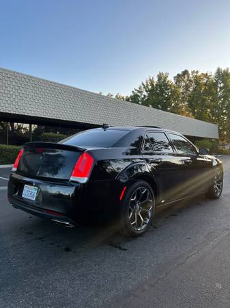 2015 Chrysler, dovoz USA — foto 6 z 12