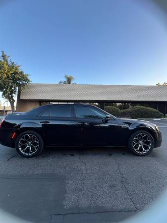 2015 Chrysler, dovoz USA — foto 7 z 12