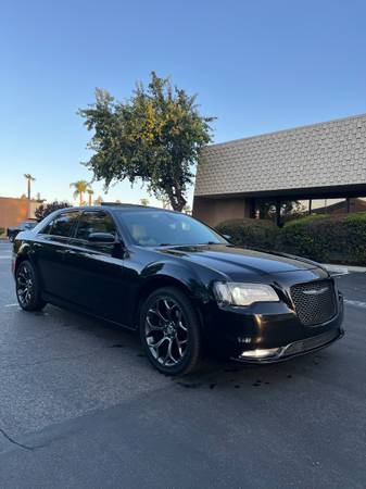 2015 Chrysler, dovoz USA — foto 8 z 12