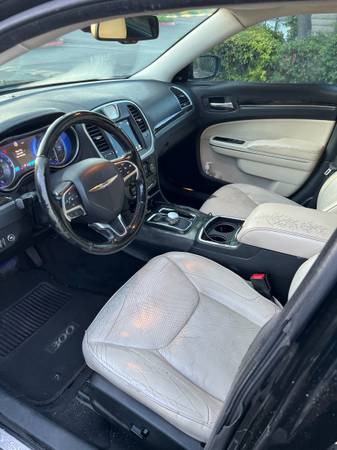 2015 Chrysler, dovoz USA — foto 9 z 12