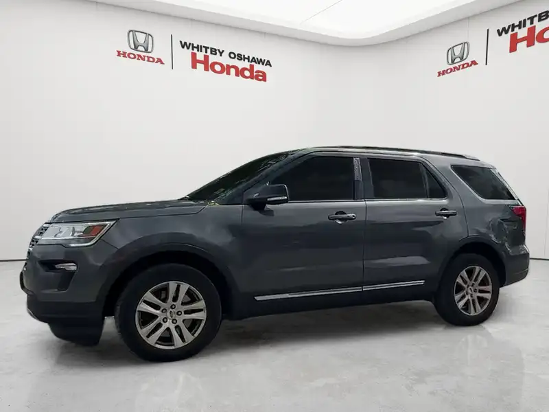 2018 Ford Explorer XLT, šedá, 245 849 km, dovoz Kanada — foto 2 z 12