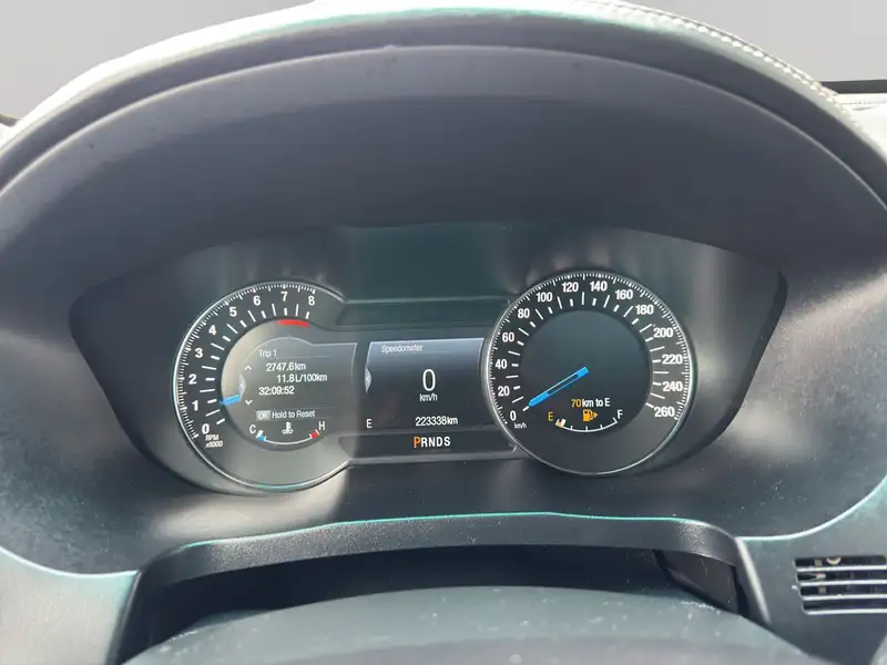2017 Ford Explorer Platinum, červená, 223 335 km, dovoz Kanada — foto 10 z 12