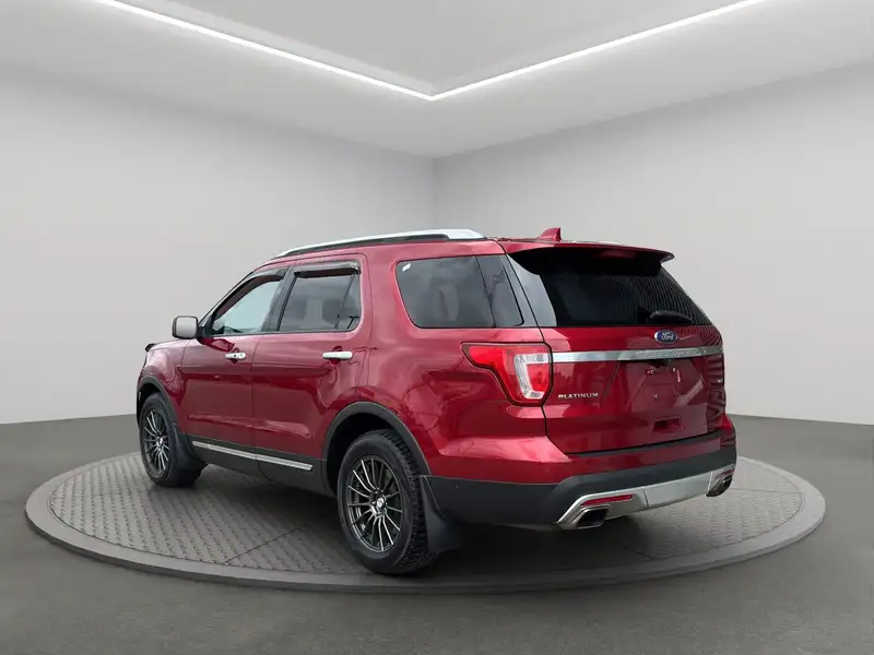 2017 Ford Explorer Platinum, červená, 223 335 km, dovoz Kanada — foto 4 z 12