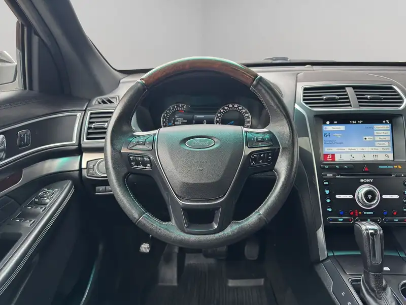2017 Ford Explorer Platinum, červená, 223 335 km, dovoz Kanada — foto 9 z 12