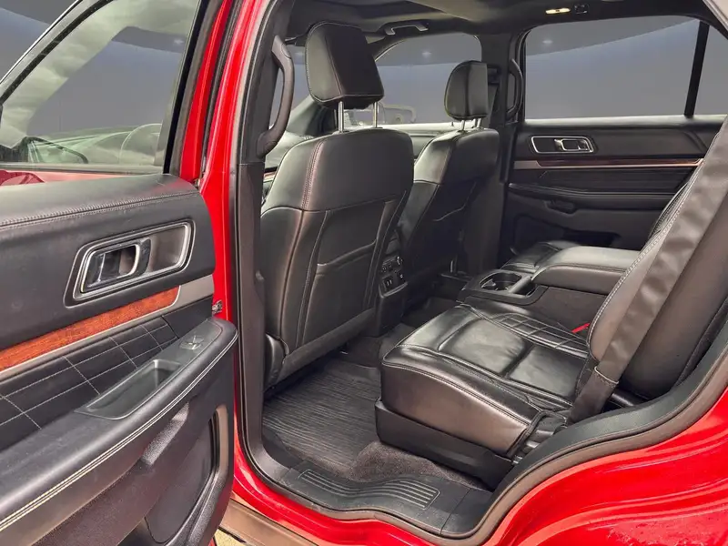 2018 Ford Explorer Platinum, červená, 215 000 km, dovoz Kanada — foto 7 z 12