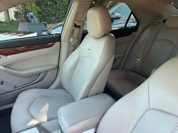 2011 Cadillac, dovoz USA — foto 5 z 12