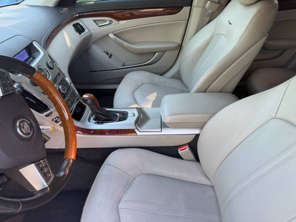 2011 Cadillac, dovoz USA — foto 9 z 12