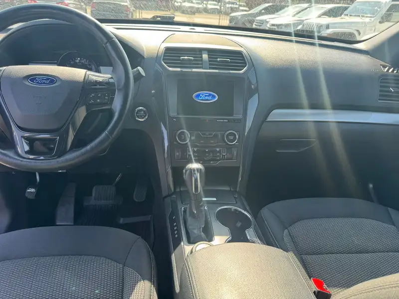 2019 Ford Explorer XLT, šedá, 165 300 km, dovoz Kanada — foto 11 z 12