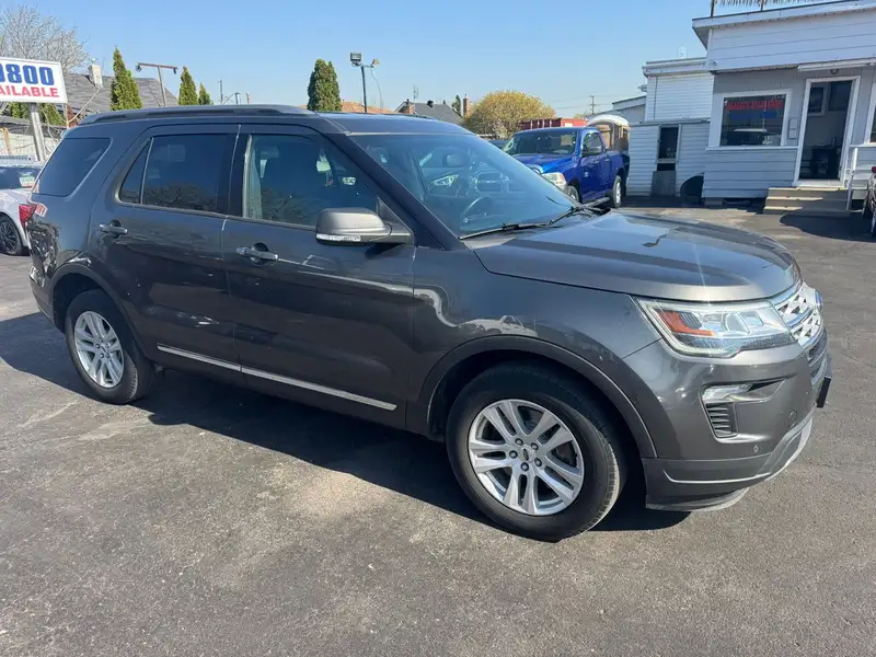 2019 Ford Explorer XLT, šedá, 165 300 km, dovoz Kanada — foto 3 z 12