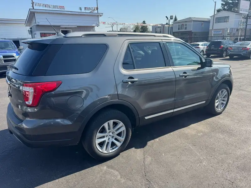 2019 Ford Explorer XLT, šedá, 165 300 km, dovoz Kanada — foto 4 z 12