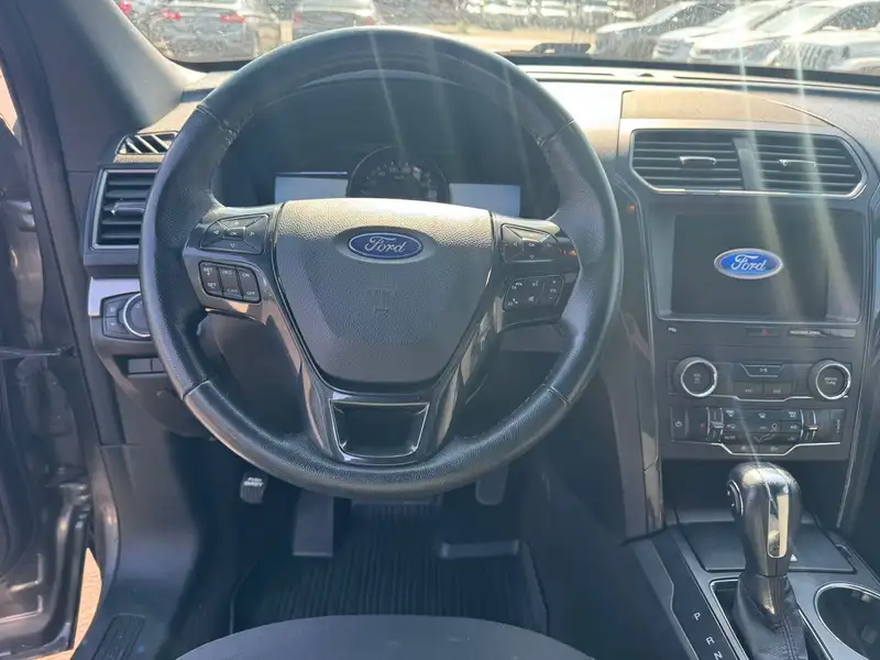 2019 Ford Explorer XLT, šedá, 165 300 km, dovoz Kanada — foto 9 z 12