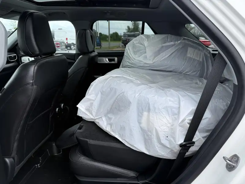 2023 Ford Explorer Limited, bílá, 65 831 km, dovoz Kanada — foto 7 z 8