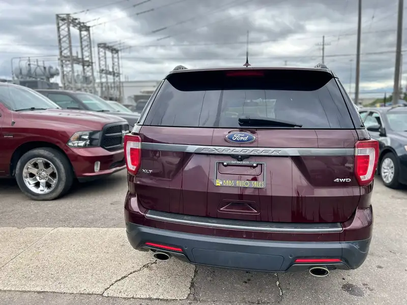 2018 Ford Explorer XLT, červená, 234 155 km, dovoz Kanada — foto 10 z 12