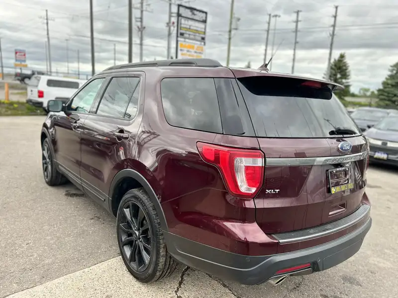 2018 Ford Explorer XLT, červená, 234 155 km, dovoz Kanada — foto 11 z 12