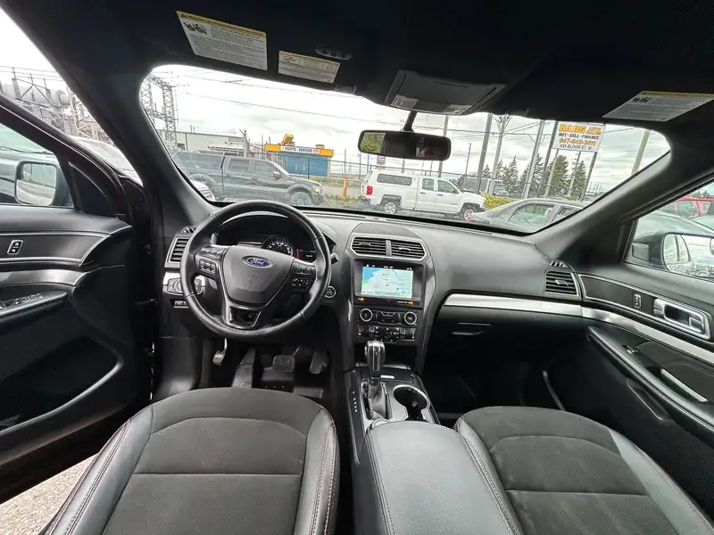 2018 Ford Explorer XLT, červená, 234 155 km, dovoz Kanada — foto 2 z 12