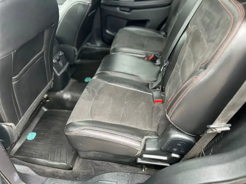 2018 Ford Explorer XLT, červená, 234 155 km, dovoz Kanada — foto 3 z 12