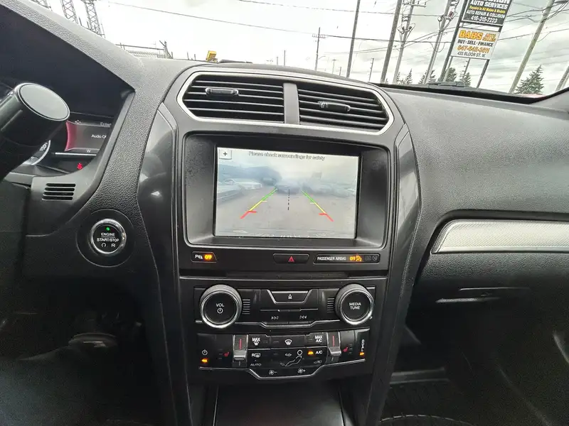 2018 Ford Explorer XLT, červená, 234 155 km, dovoz Kanada — foto 5 z 12