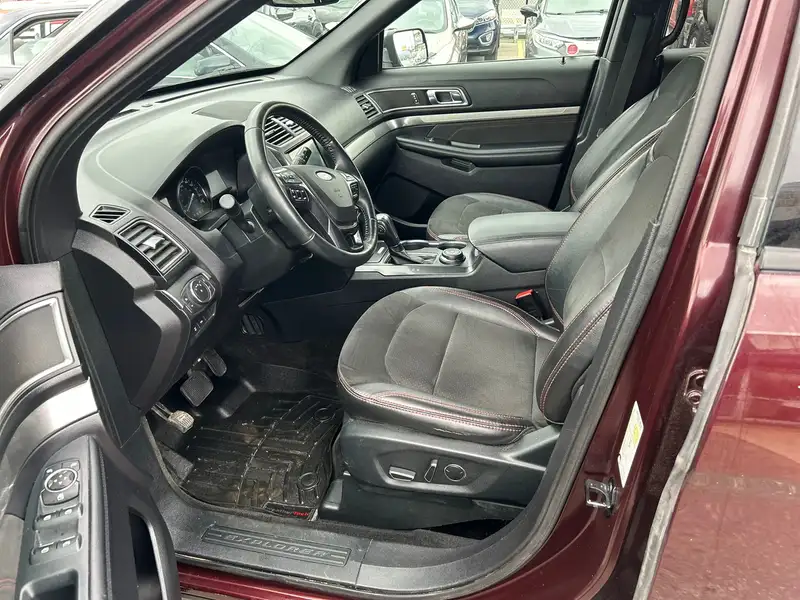 2018 Ford Explorer XLT, červená, 234 155 km, dovoz Kanada — foto 6 z 12