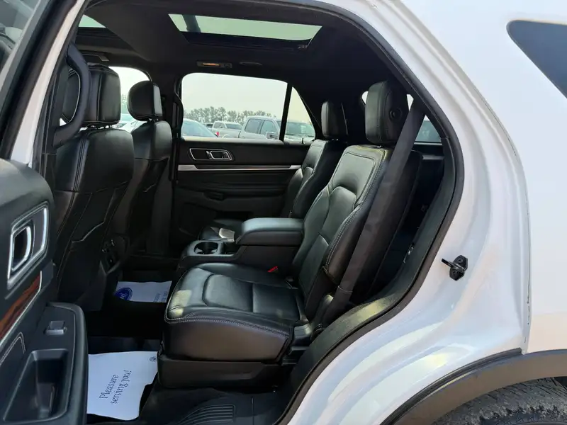 2017 Ford Explorer Limited, bílá, 214 679 km, dovoz Kanada — foto 10 z 12