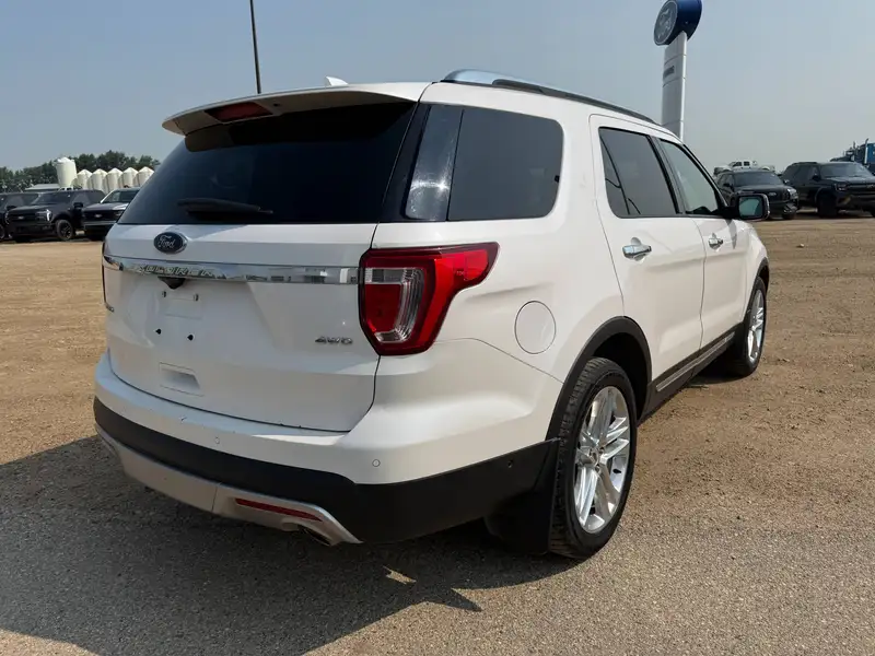 2017 Ford Explorer Limited, bílá, 214 679 km, dovoz Kanada — foto 5 z 12