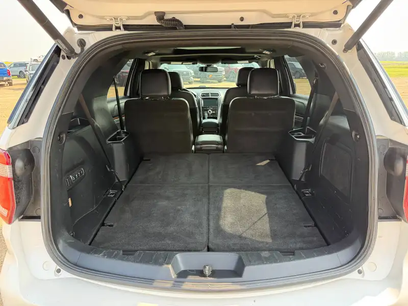 2017 Ford Explorer Limited, bílá, 214 679 km, dovoz Kanada — foto 8 z 12