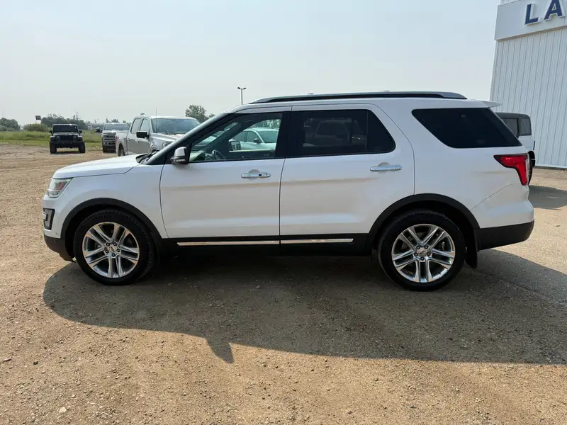 2017 Ford Explorer Limited, bílá, 214 679 km, dovoz Kanada — foto 9 z 12