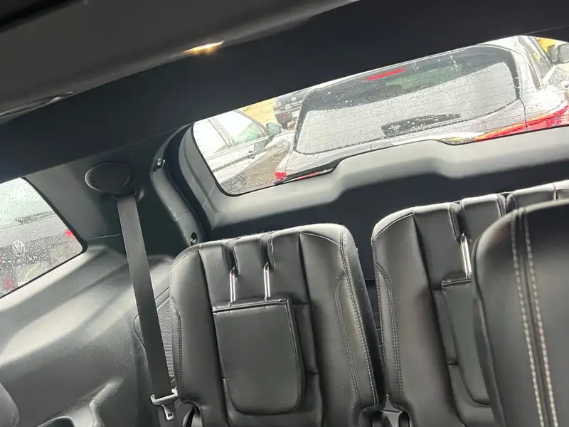 2018 Ford Explorer LIMITED, červená, 142 927 km, dovoz Kanada — foto 11 z 12