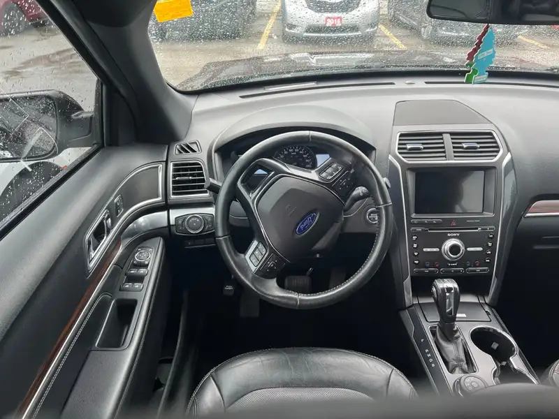 2018 Ford Explorer LIMITED, červená, 142 927 km, dovoz Kanada — foto 12 z 12