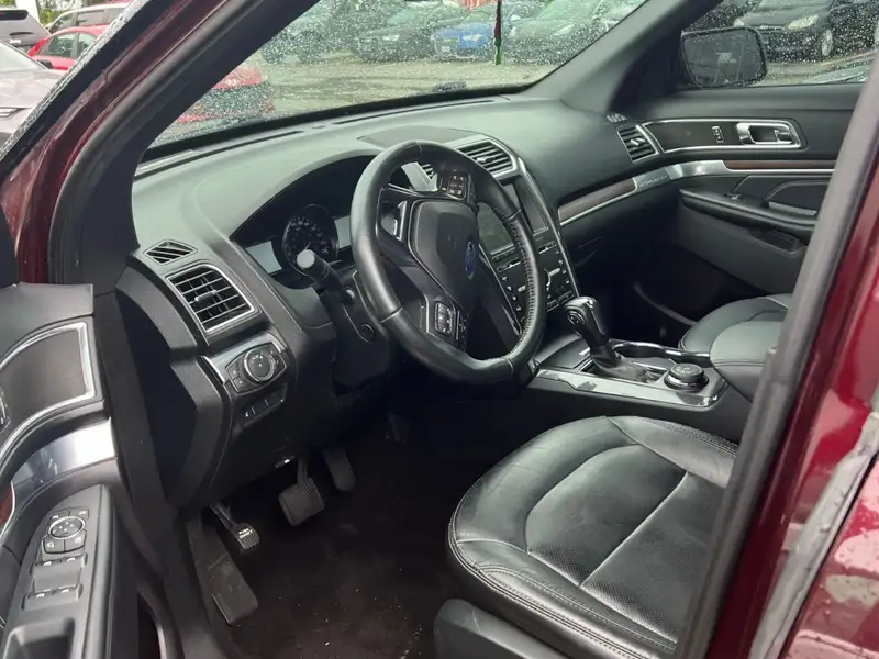2018 Ford Explorer LIMITED, červená, 142 927 km, dovoz Kanada — foto 8 z 12