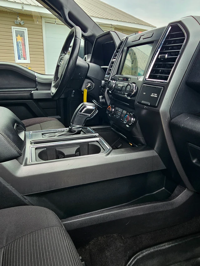 2016 Ford E-150 XLT, zelená, 258 000 km, dovoz Kanada — foto 3 z 5