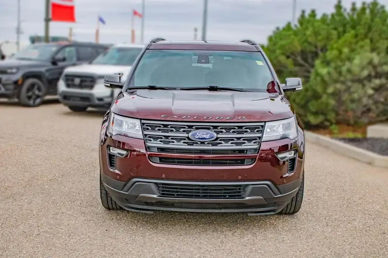 2018 Ford Explorer XLT, červená, 125 009 km, dovoz Kanada — foto 2 z 12