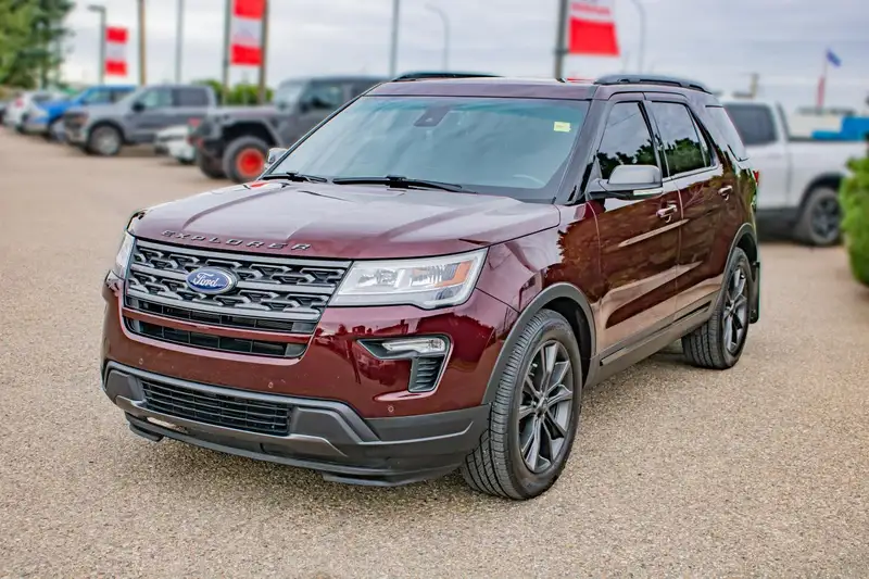2018 Ford Explorer XLT, červená, 125 009 km, dovoz Kanada — foto 3 z 12