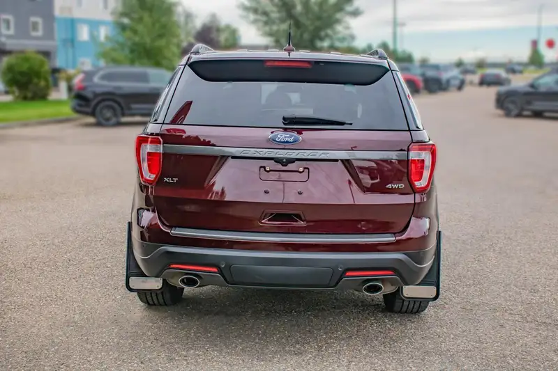 2018 Ford Explorer XLT, červená, 125 009 km, dovoz Kanada — foto 5 z 12
