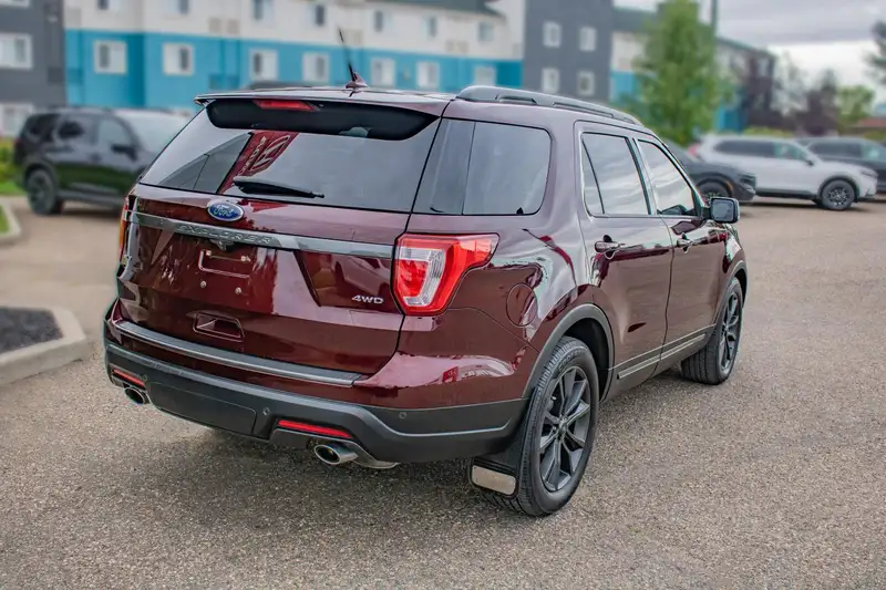 2018 Ford Explorer XLT, červená, 125 009 km, dovoz Kanada — foto 6 z 12