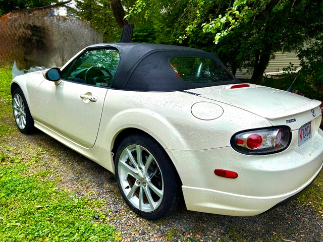 2007 Mazda Mx5Miata, bílá, 161 000 km, dovoz Kanada — foto 2 z 4