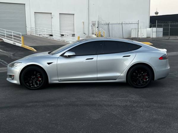 2018 Tesla, dovoz USA — foto 2 z 12