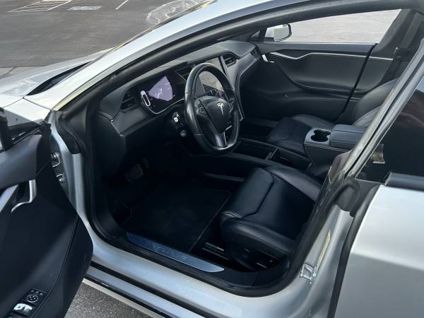 2018 Tesla, dovoz USA — foto 9 z 12