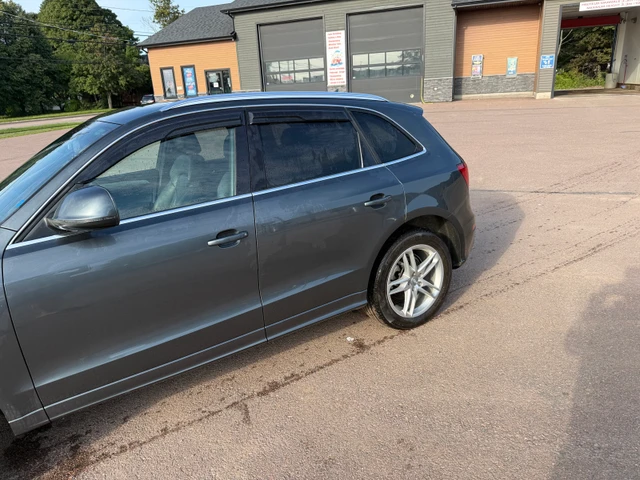 2014 Audi Q5, 182 000 km, dovoz Kanada — foto 4 z 5