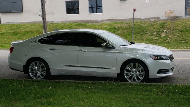 2016 Chevrolet Impala LTZ, bílá, 17 000 km, dovoz Kanada — foto 1 z 5 2016 Chevrolet Impala LTZ, bílá, 17 000 km, dovoz Kanada — foto 1 z 5