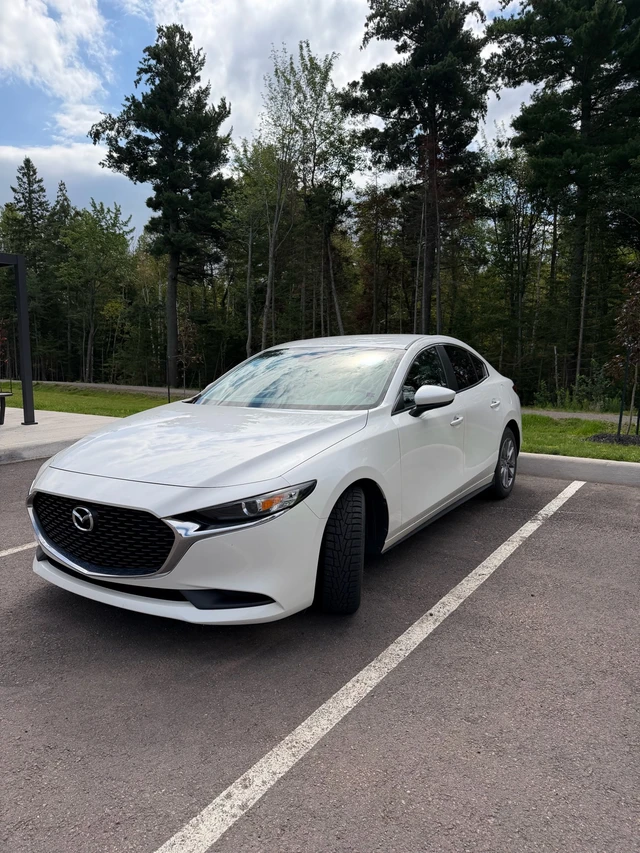2020 Mazda 3, 57 000 km, dovoz Kanada — foto 2 z 5