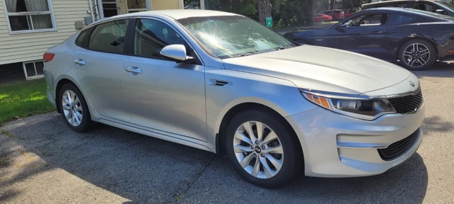 2018 Kia Optima, stříbrná, 94 000 km, dovoz Kanada — foto 3 z 5