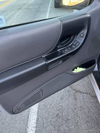 2002 Ford, dovoz USA — foto 11 z 12