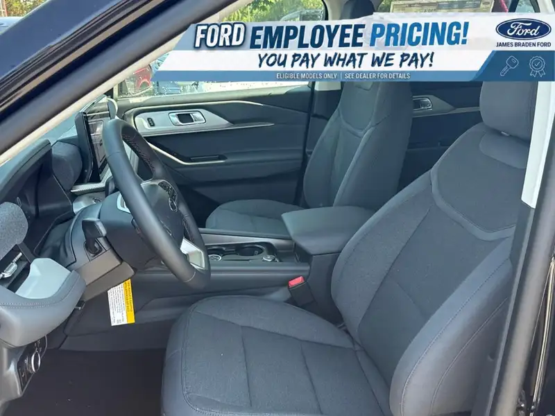 2026 Ford Explorer Active, černá, 32 km, dovoz Kanada — foto 10 z 12