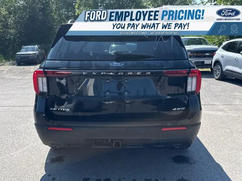 2026 Ford Explorer Active, černá, 32 km, dovoz Kanada — foto 6 z 12