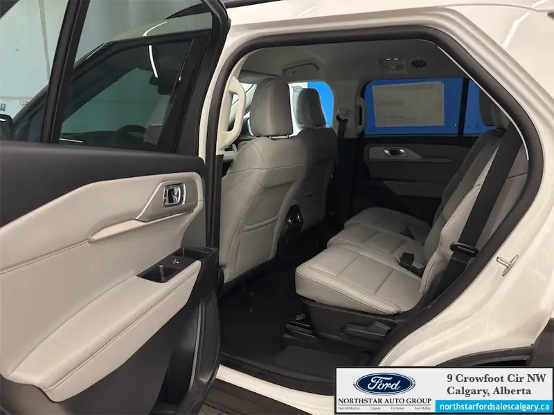 2026 Ford Explorer Active w/200A Pkg, bílá, 11 km, dovoz Kanada — foto 10 z 12