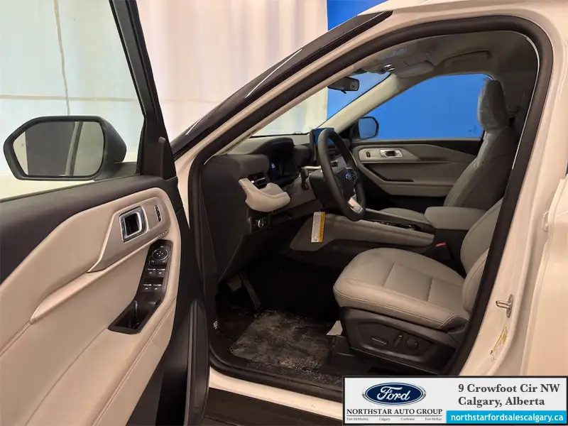 2026 Ford Explorer Active w/200A Pkg, bílá, 11 km, dovoz Kanada — foto 9 z 12